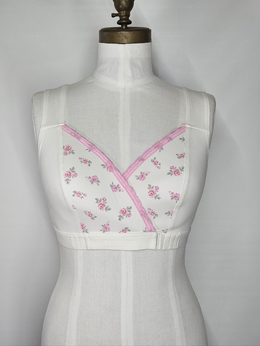 EaseBlooming Size L Bra Mecutie Pink Floral Cross Wireless Front Closure Padded